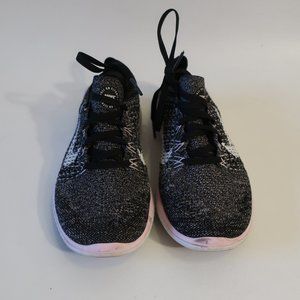 Womens Nike Black, White Knit Sneakers 8 *